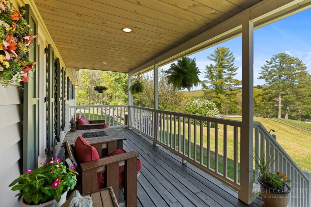 121 Shady Oaks Lane Property Photo 10