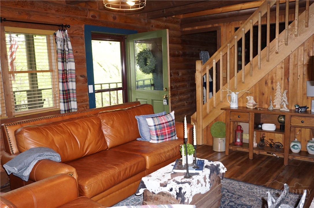 557 White Pine Road Property Photo 3