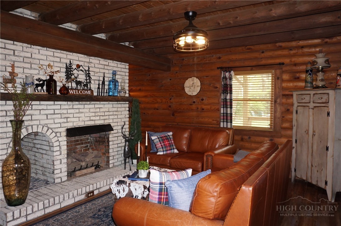 557 White Pine Road Property Photo 4