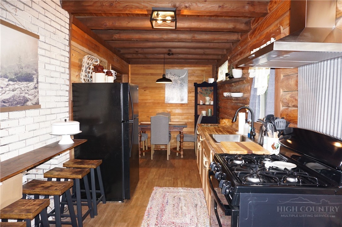 557 White Pine Road Property Photo 6