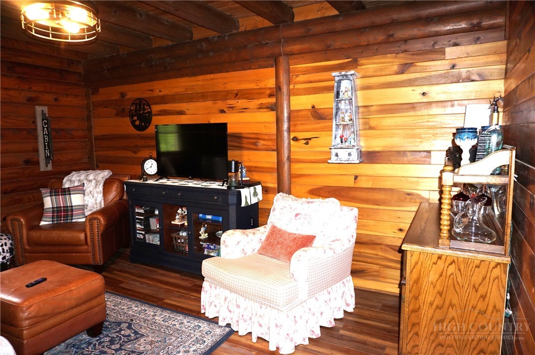 557 White Pine Road Property Photo 7