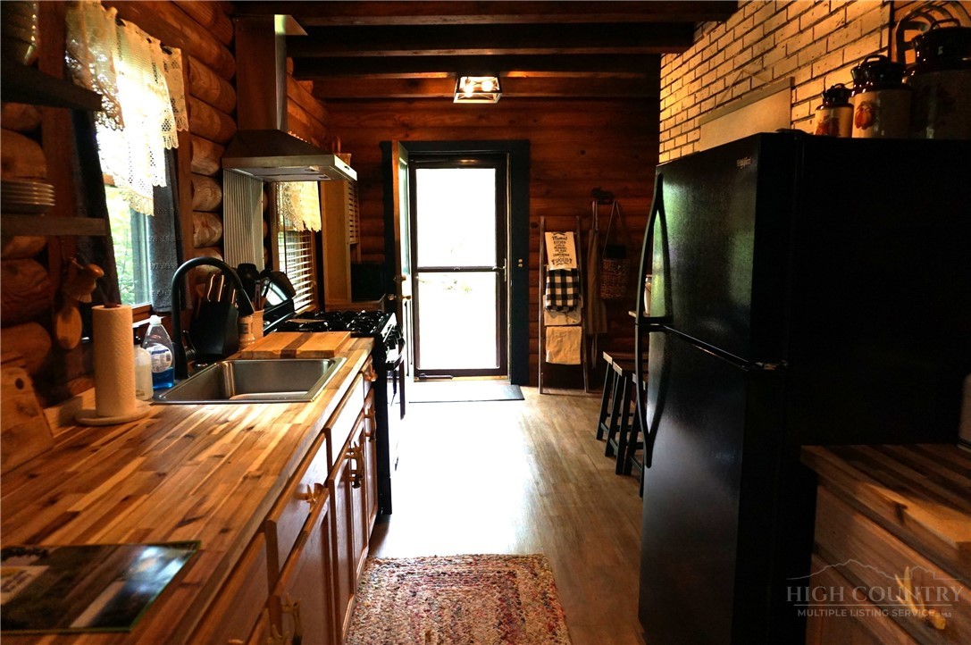 557 White Pine Road Property Photo 8