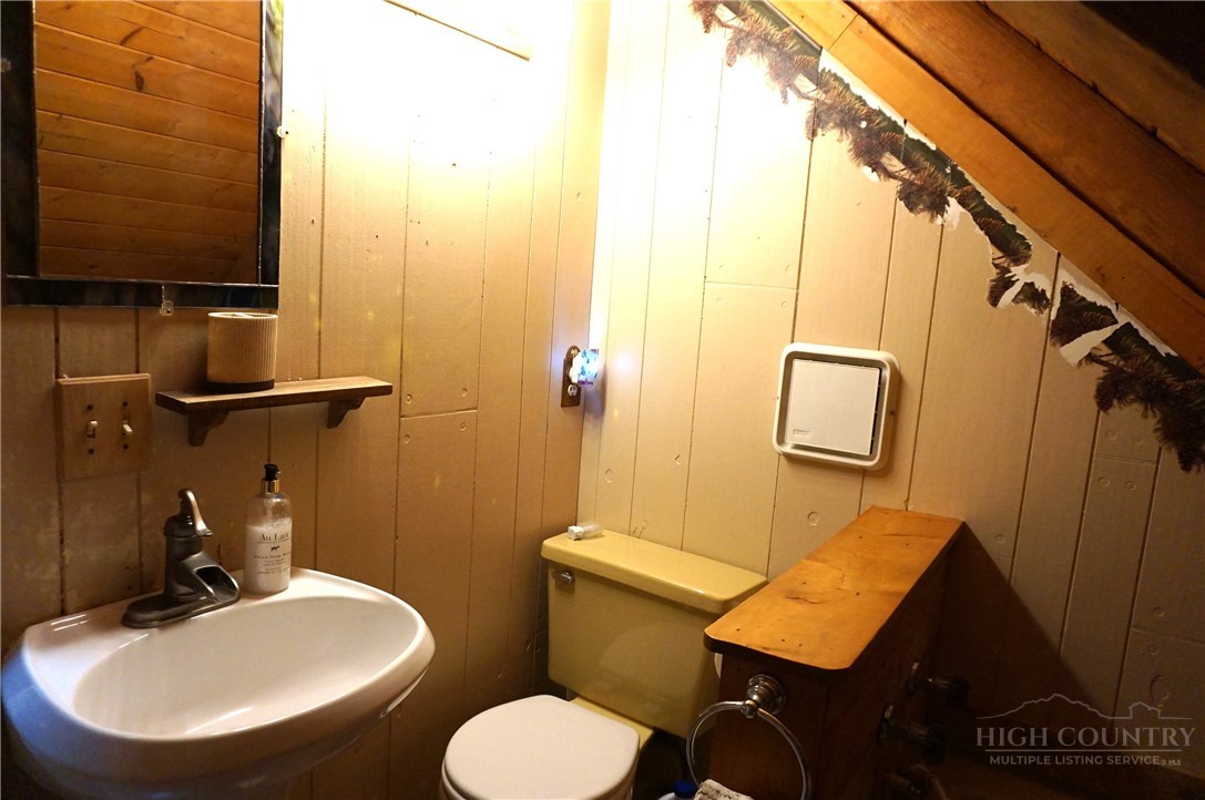 557 White Pine Road Property Photo 11