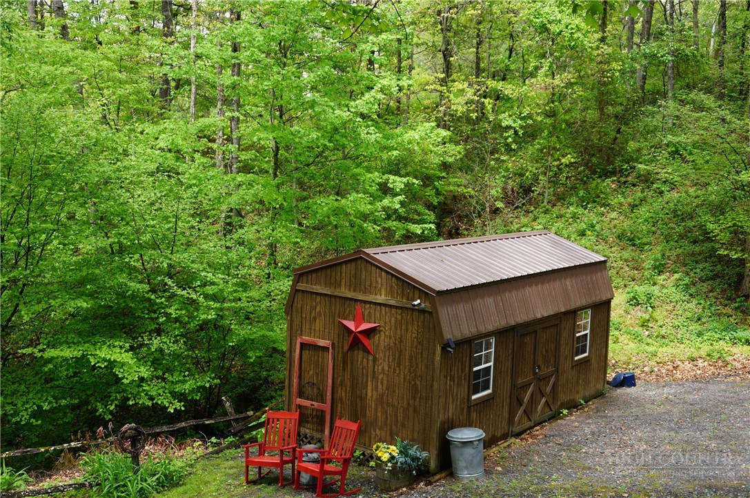 557 White Pine Road Property Photo 26