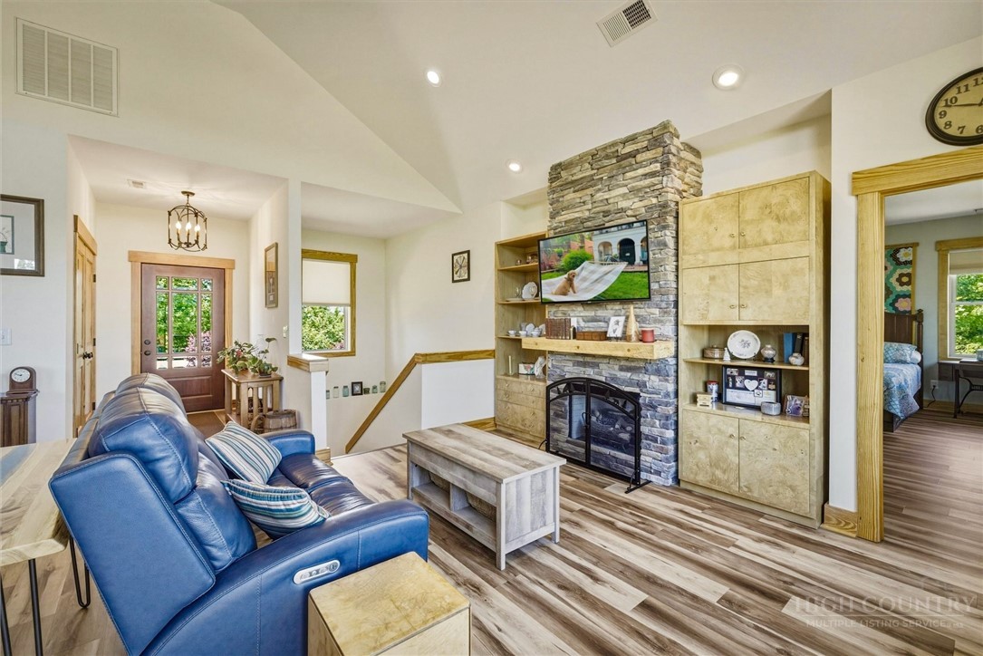 5564 Table View Lane Property Photo 16