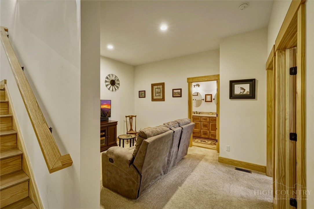 5564 Table View Lane Property Photo 24
