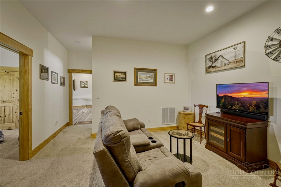 5564 Table View Lane Property Photo 25