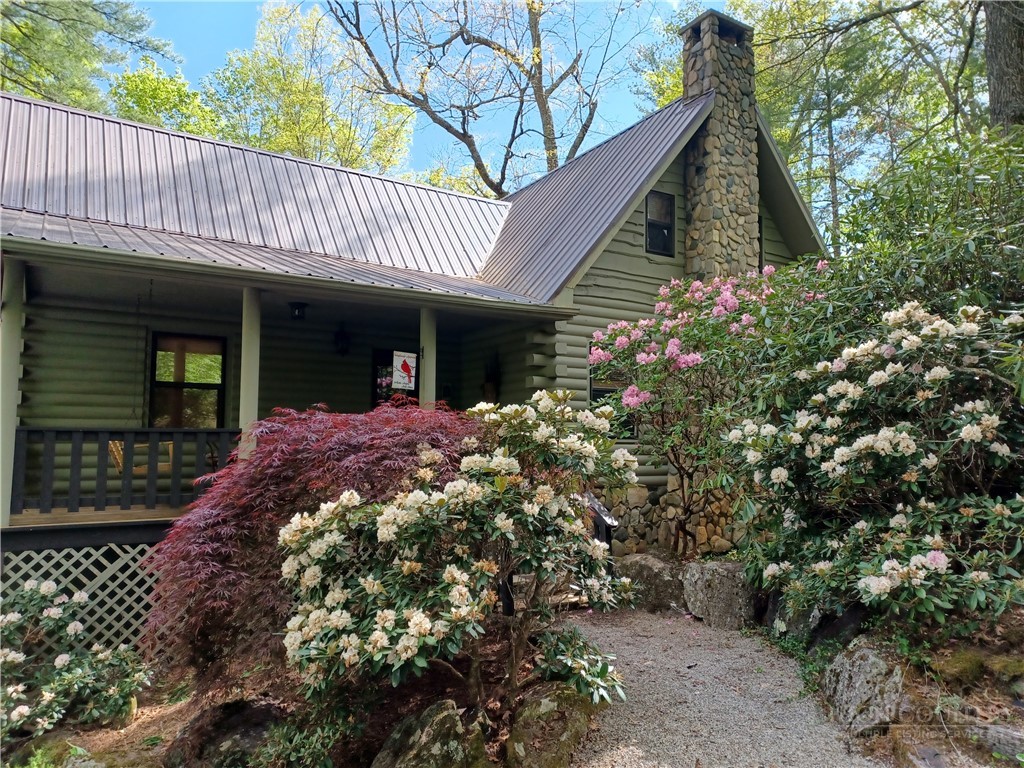 100 Tulip Lane Property Photo 1