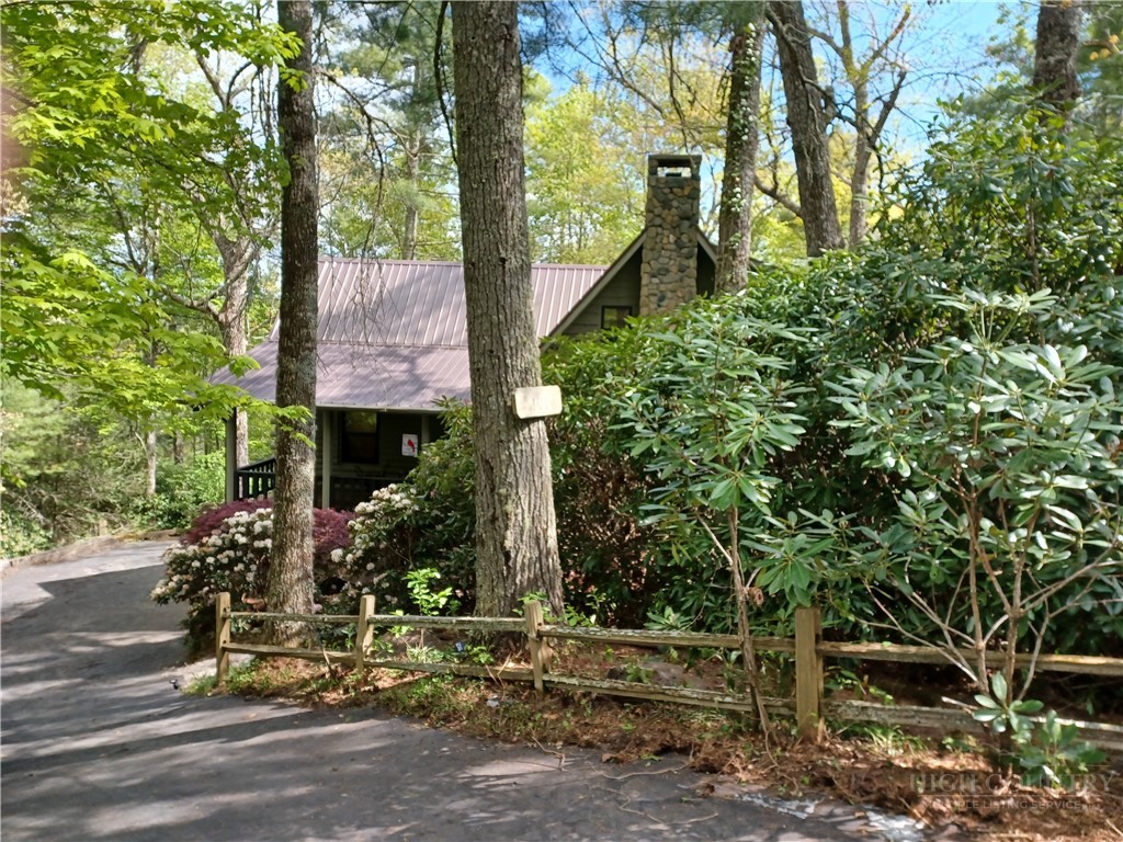 100 Tulip Lane Property Photo 2