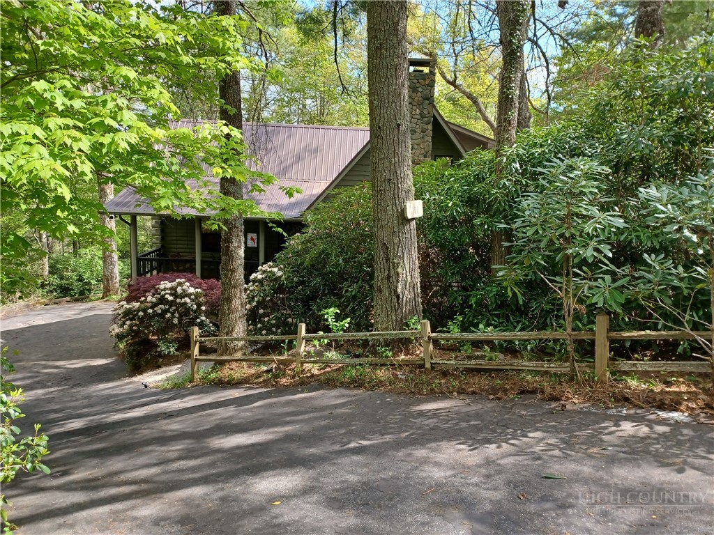 100 Tulip Lane Property Photo 3