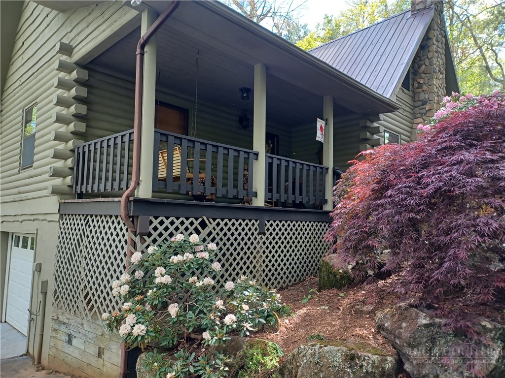 100 Tulip Lane Property Photo 5