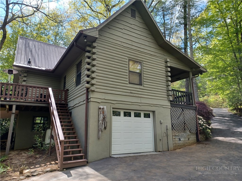 100 Tulip Lane Property Photo 6