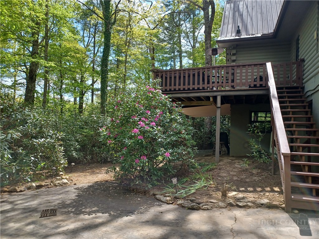 100 Tulip Lane Property Photo 8