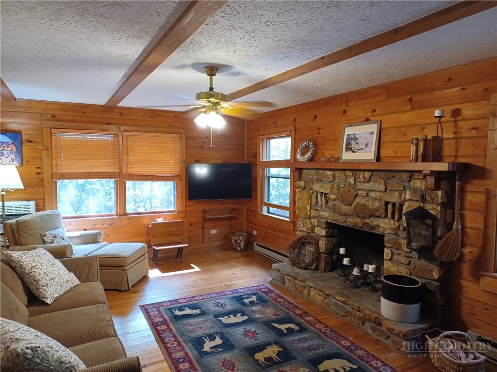 100 Tulip Lane Property Photo 12