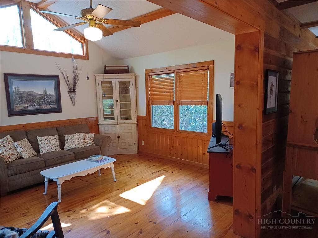 100 Tulip Lane Property Photo 20