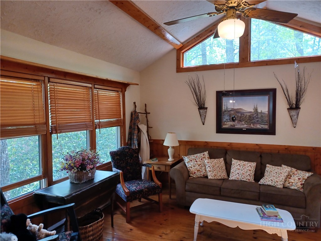 100 Tulip Lane Property Photo 21