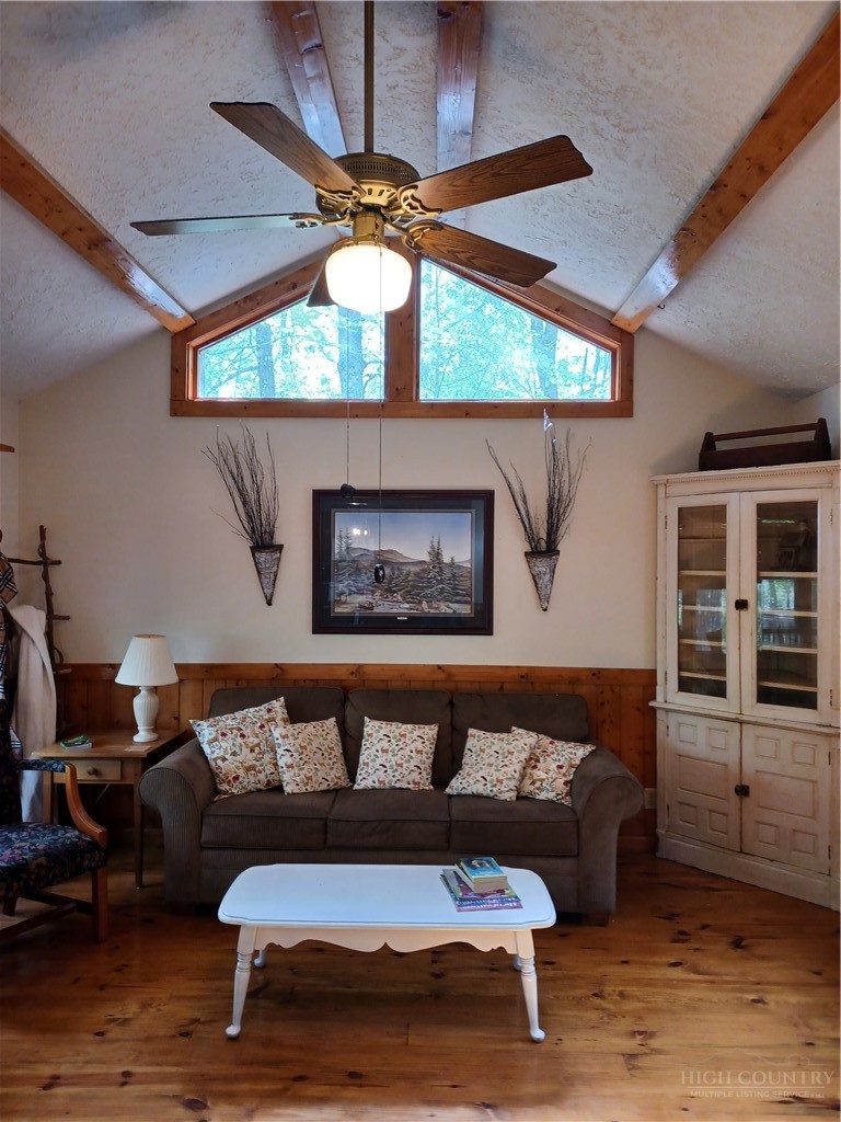 100 Tulip Lane Property Photo 22
