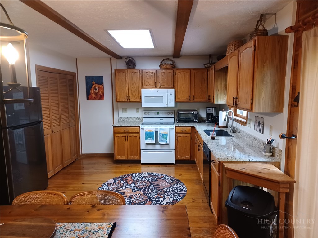 100 Tulip Lane Property Photo 23