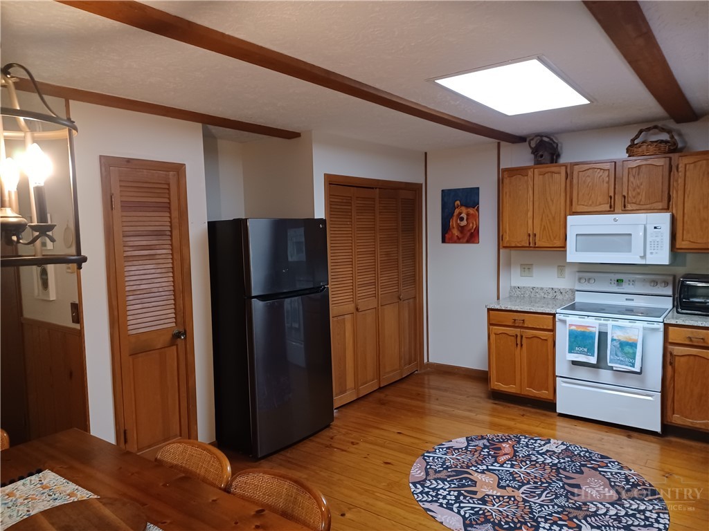 100 Tulip Lane Property Photo 24
