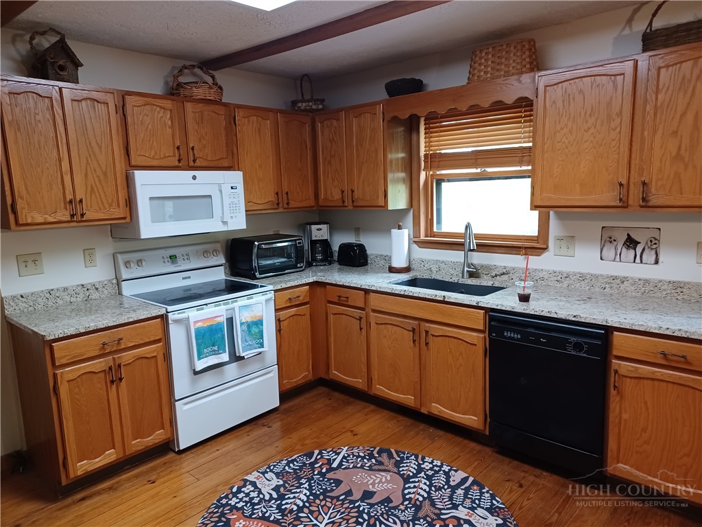 100 Tulip Lane Property Photo 25