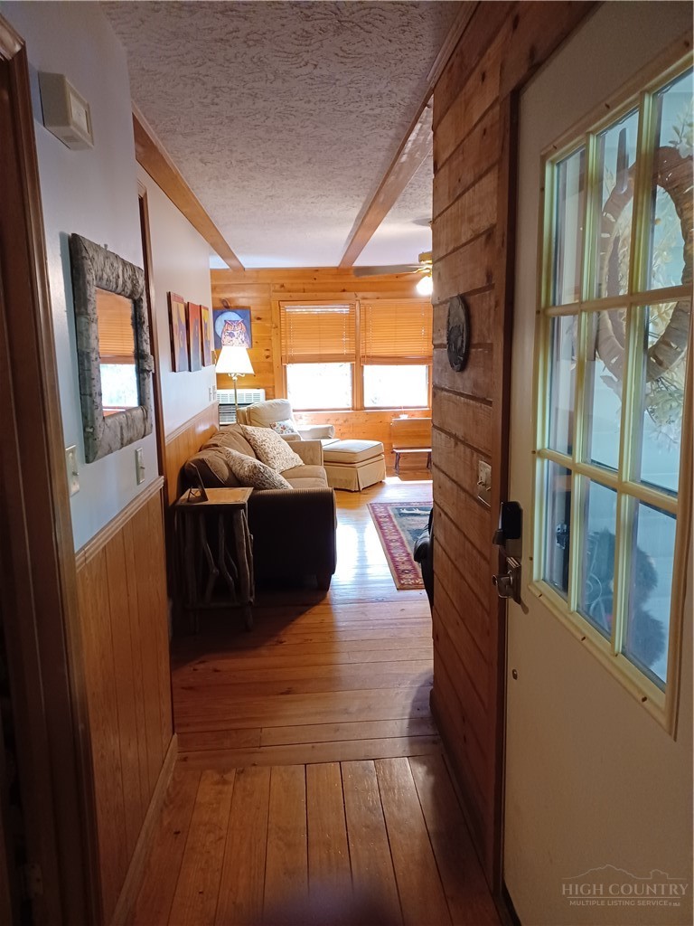 100 Tulip Lane Property Photo 28