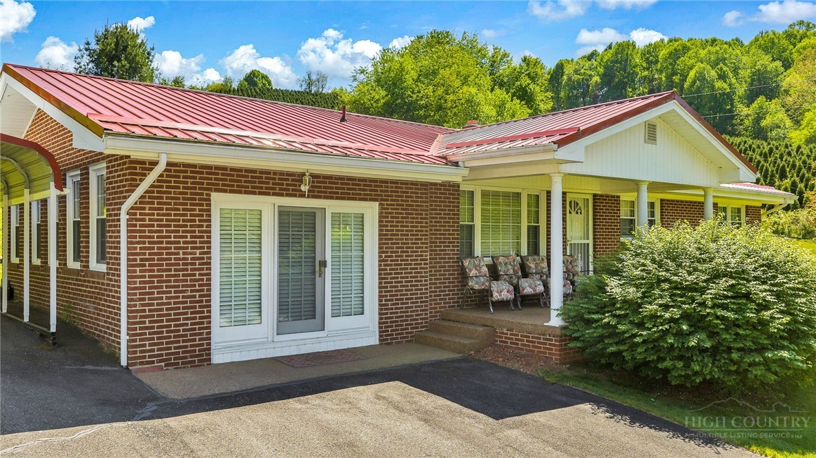 346 Piney Creek Road Property Photo 2