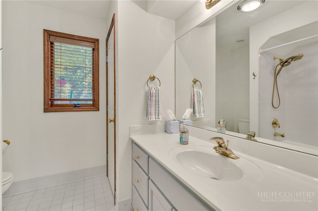 140 Manor View Lane 1 Property Photo 28