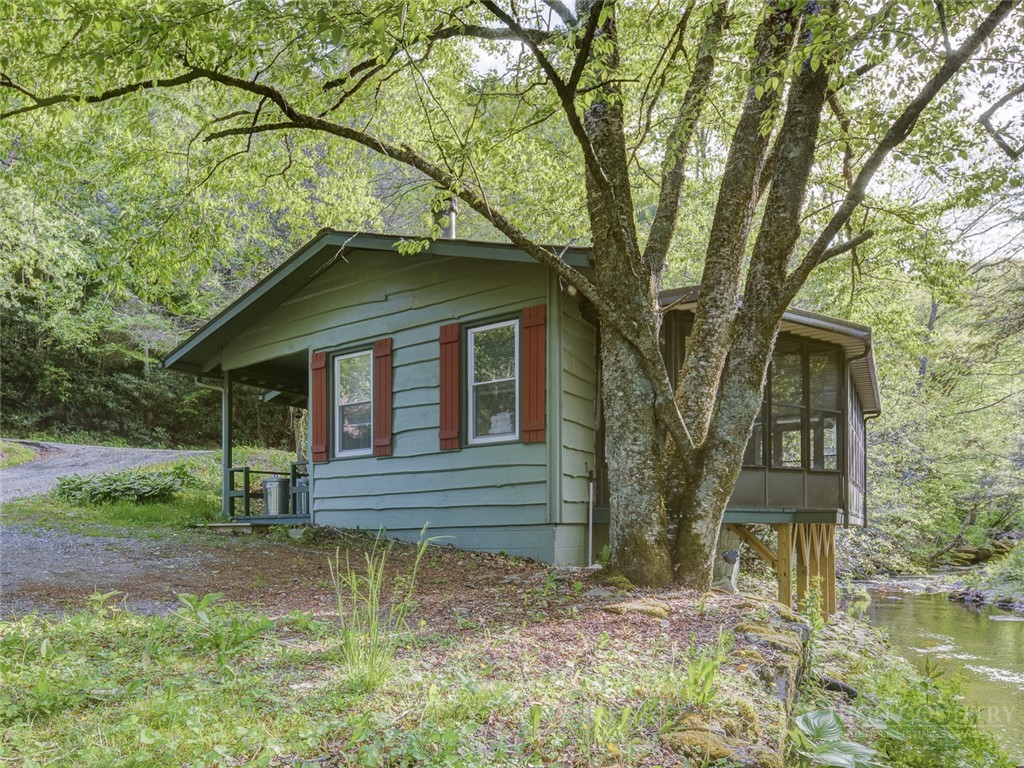 1471 Bamboo Road Property Photo 2