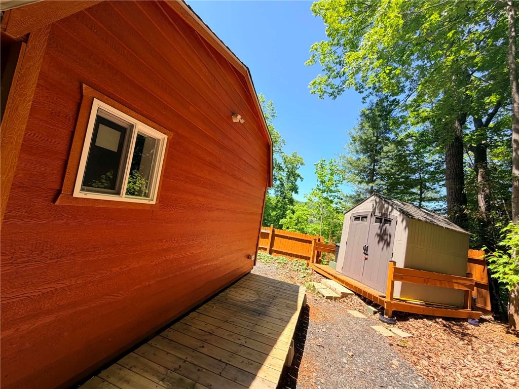 178 Mount Jefferson Lane Property Photo 4