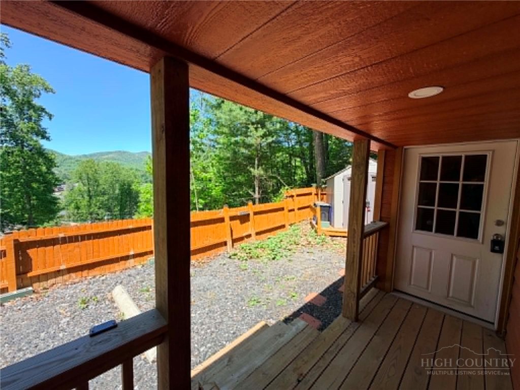 178 Mount Jefferson Lane Property Photo 8