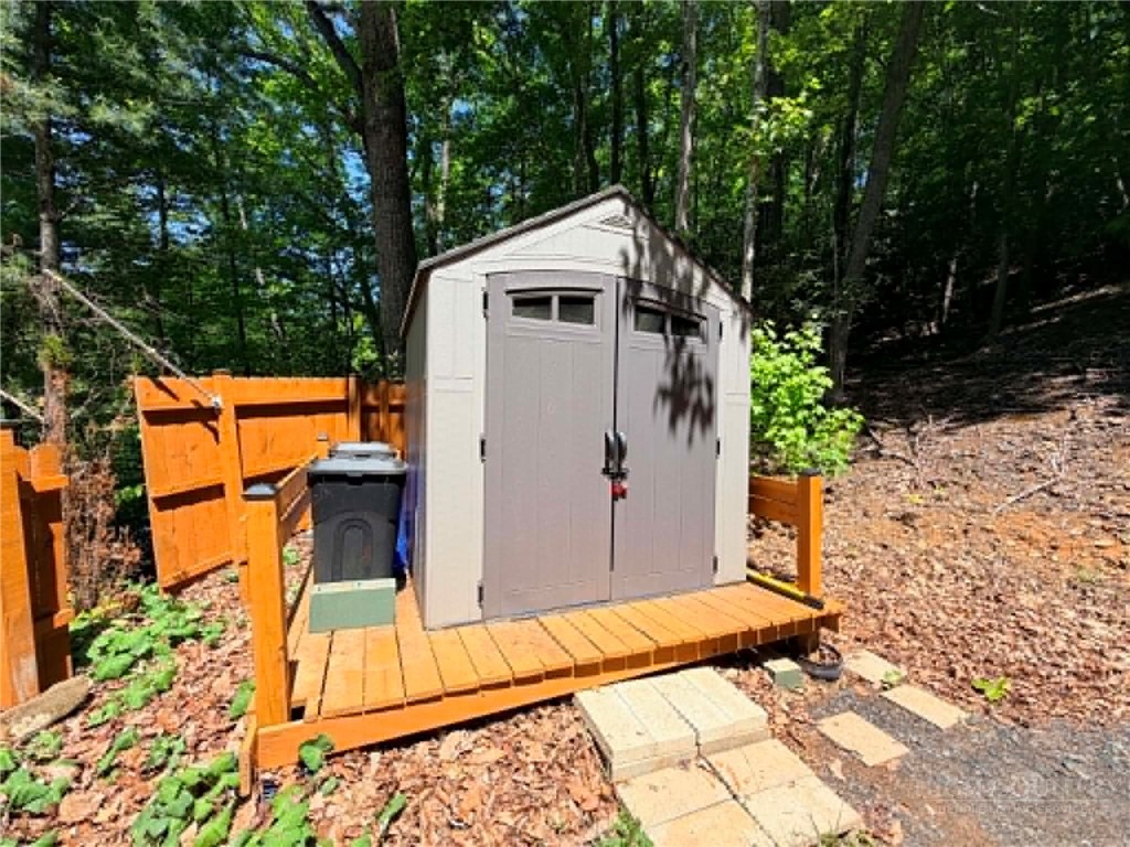 178 Mount Jefferson Lane Property Photo 22