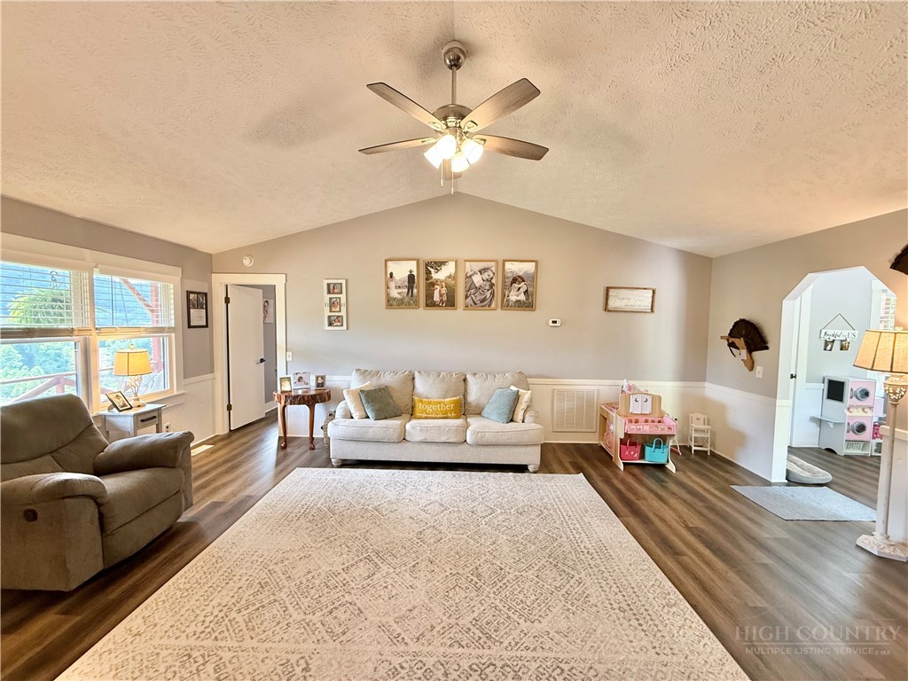 1315 Irwin Grocery Road Property Photo 4