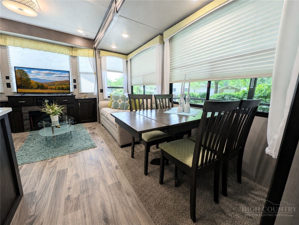 351 Finch Way Property Photo 14