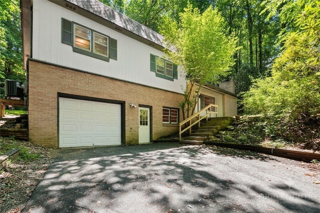 121 Horseshoe Drive Property Photo 1