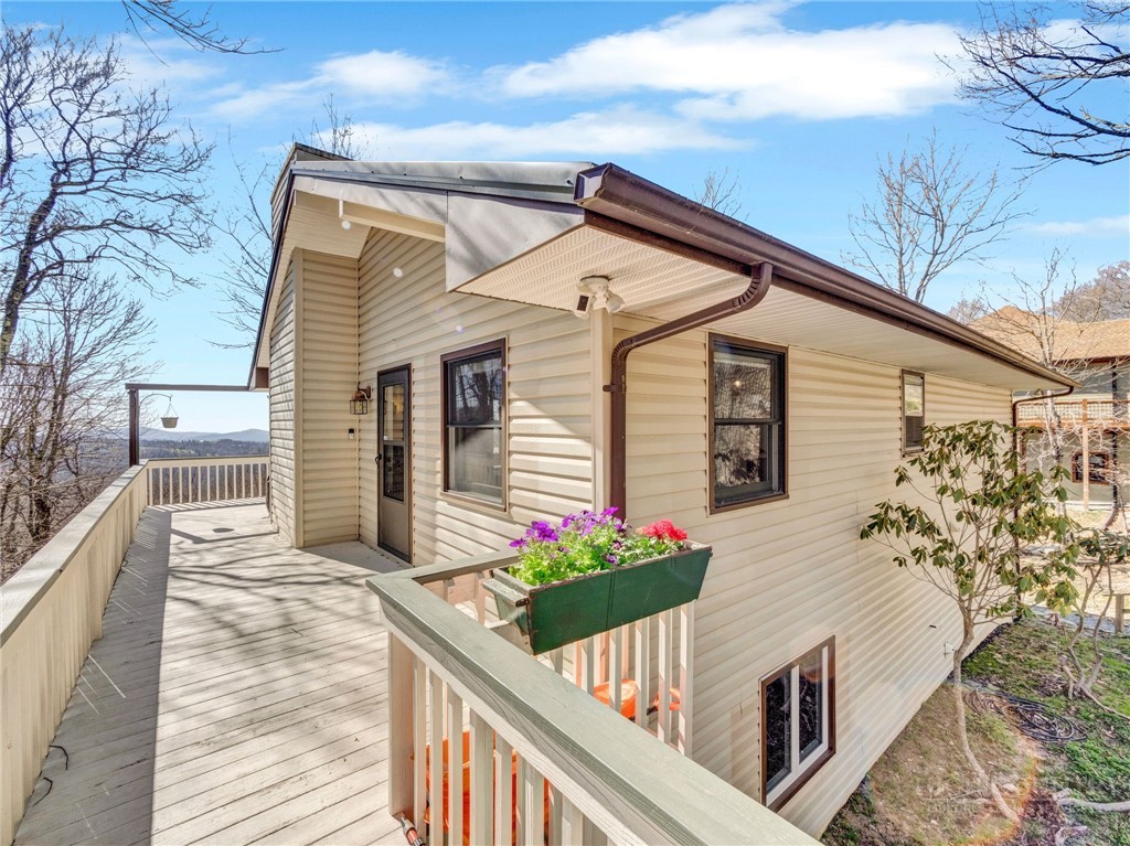 1410 Beech Mountain Parkway Property Photo 1