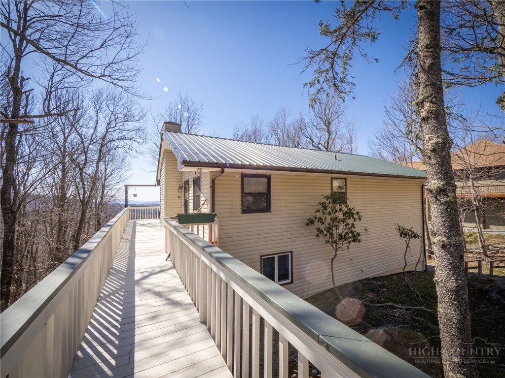 1410 Beech Mountain Parkway Property Photo 3