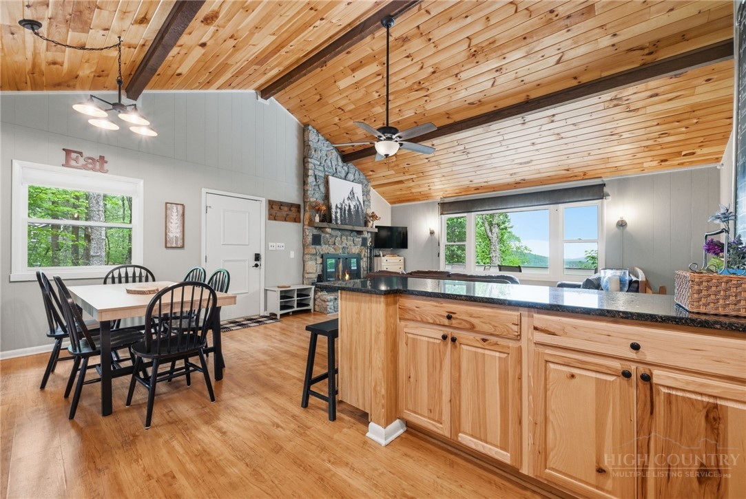 1410 Beech Mountain Parkway Property Photo 8