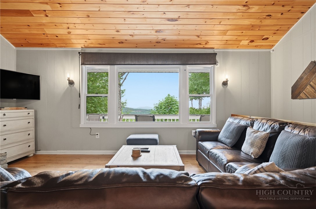 1410 Beech Mountain Parkway Property Photo 10