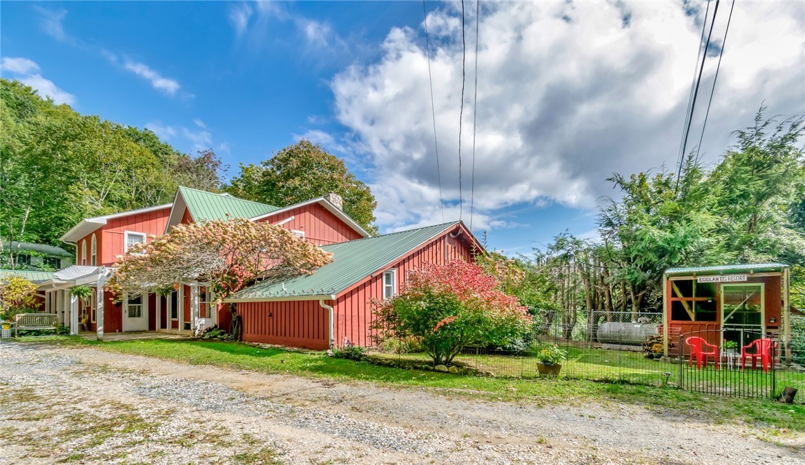 2209/2211 Sugar Mountain 2 Road Property Photo
