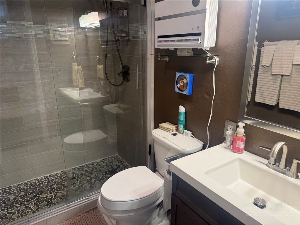 301 Pinnacle Inn Road 1108 Property Photo 15