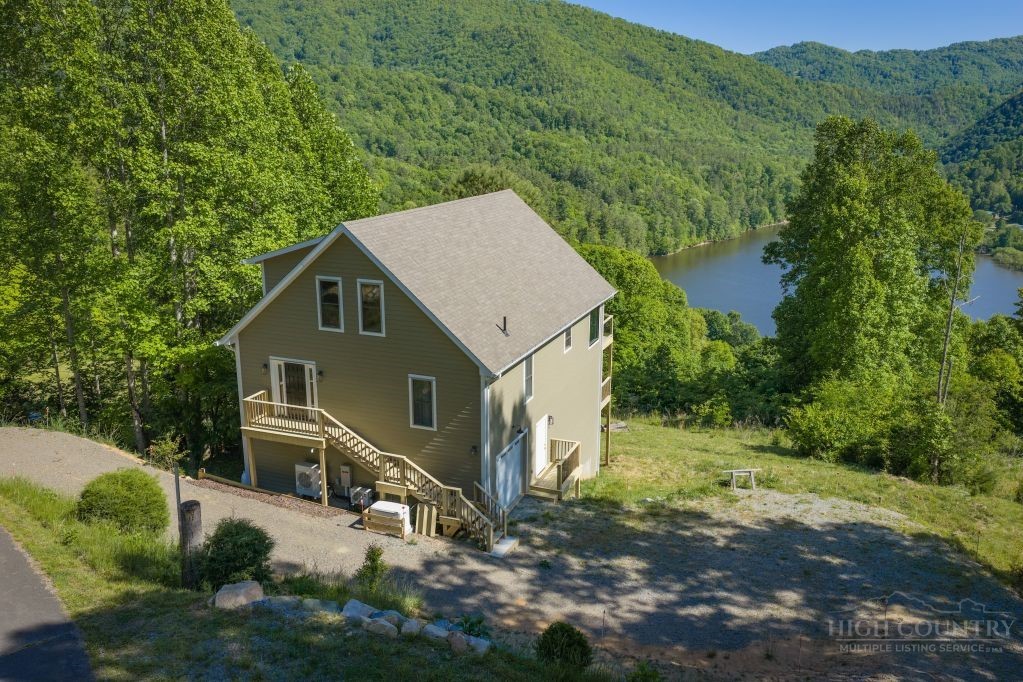 683 Lakeridge Drive Property Photo 10