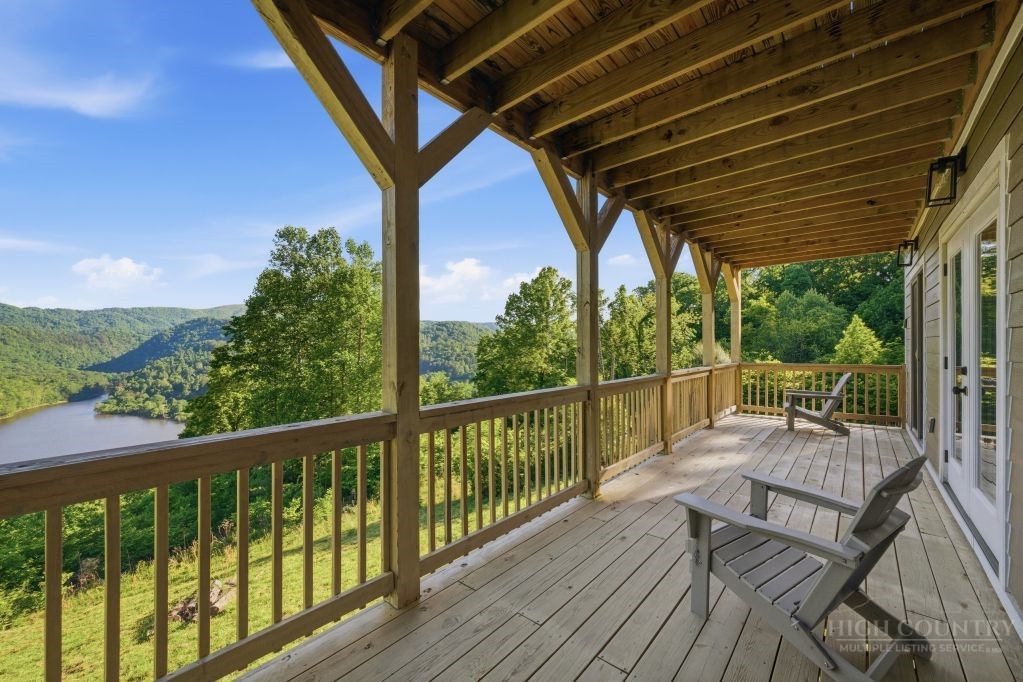 683 Lakeridge Drive Property Photo 39