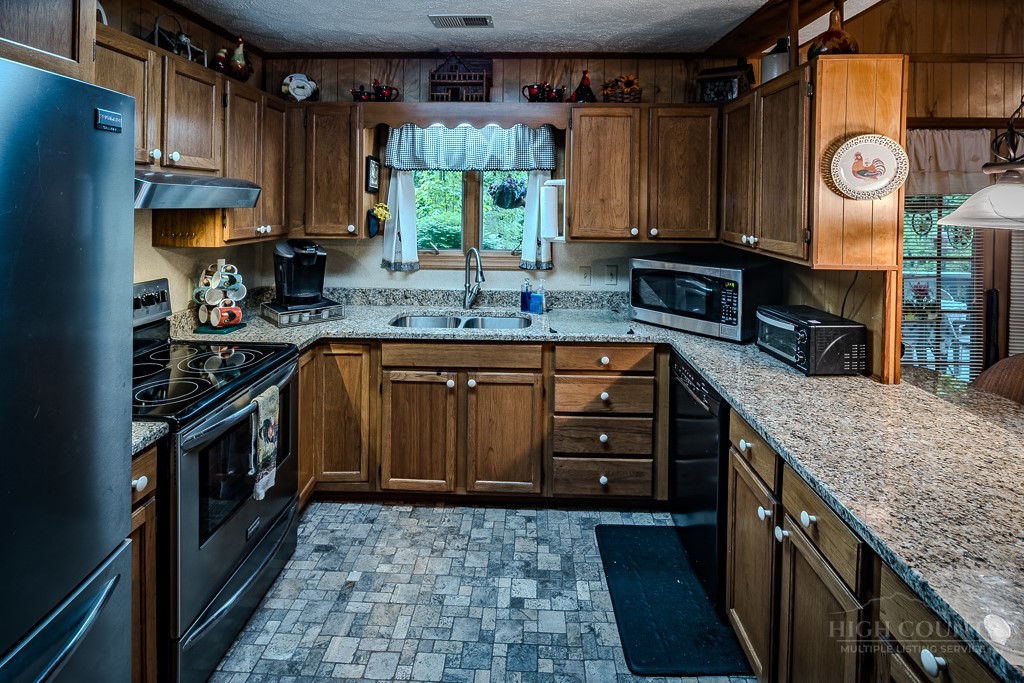 124 Laurel Brook Road Property Photo 24