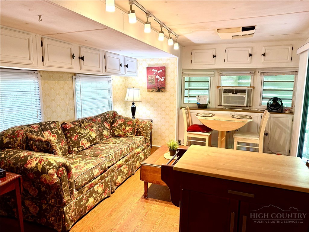 124 Whispering Pine Loop Property Photo 3