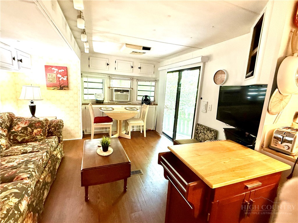 124 Whispering Pine Loop Property Photo 4