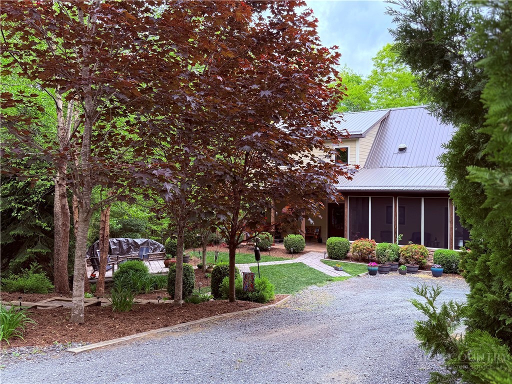 555 High Knolls Road Property Photo 6
