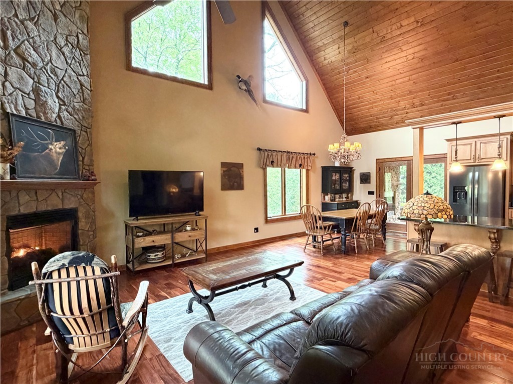 555 High Knolls Road Property Photo 9