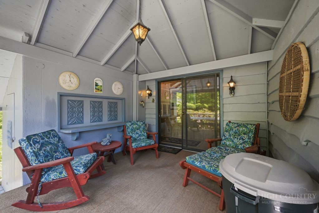 84 Pine Ridge Loop Property Photo 4
