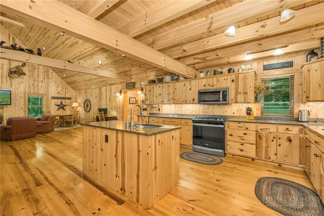 4098 Roundabout Road Property Photo 11