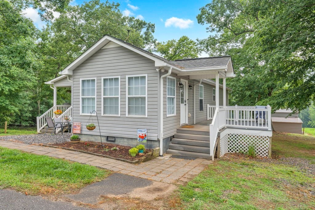 374 Deer Lane Property Photo 3